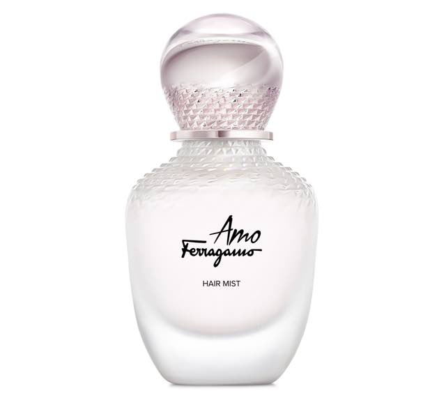 Amo Ferragamo, le parfum de l’été aux notes enveloppantes de vanille blanche.