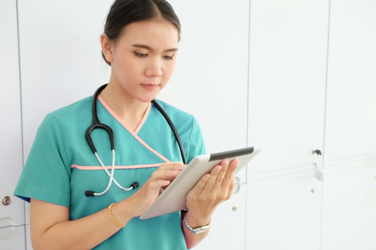 9 Conseils pour Pérenniser Votre Carrière Infirmière dans une Économie de Santé Incertaine