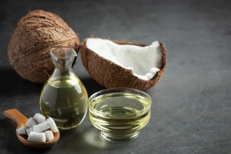Comment utiliser l’huile de coco sur la peau et les cheveux ?