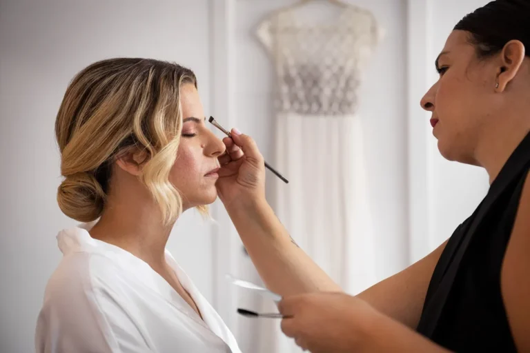 Comment réaliser un maquillage de mariée naturel et lumineux ?