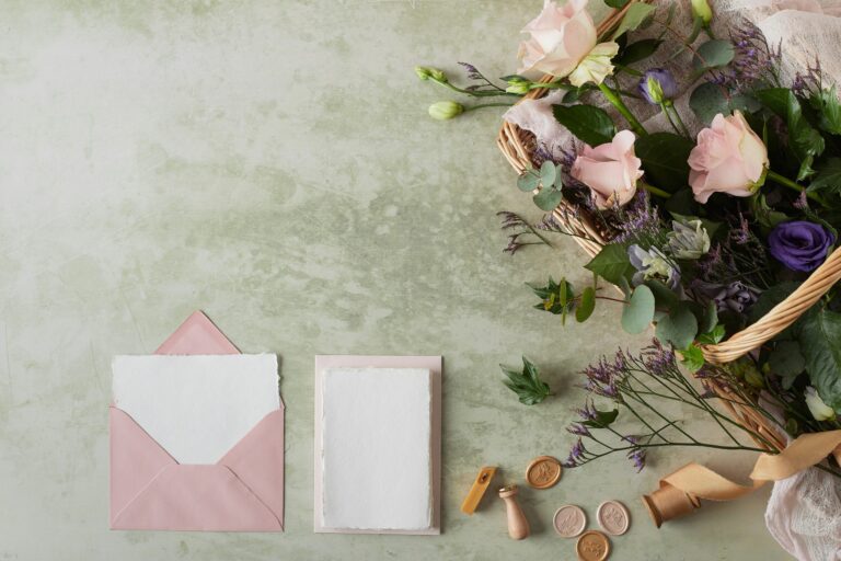 Conseils de planification de mariage avec des invitations photo.