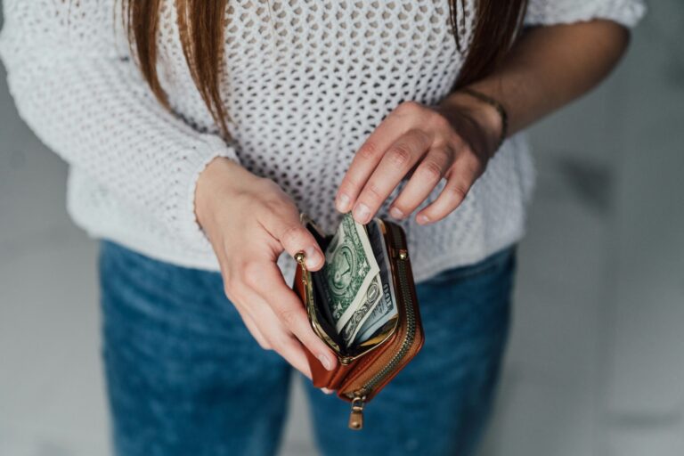 Ces mantras financiers vous aideront à manifester la richesse.